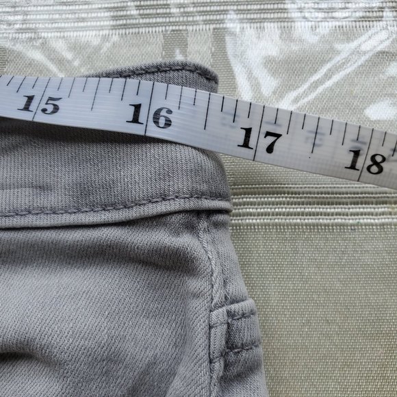 𝅺Calvin Klein Jeans size w31 light grey denim jean shorts - Picture 11 of 11